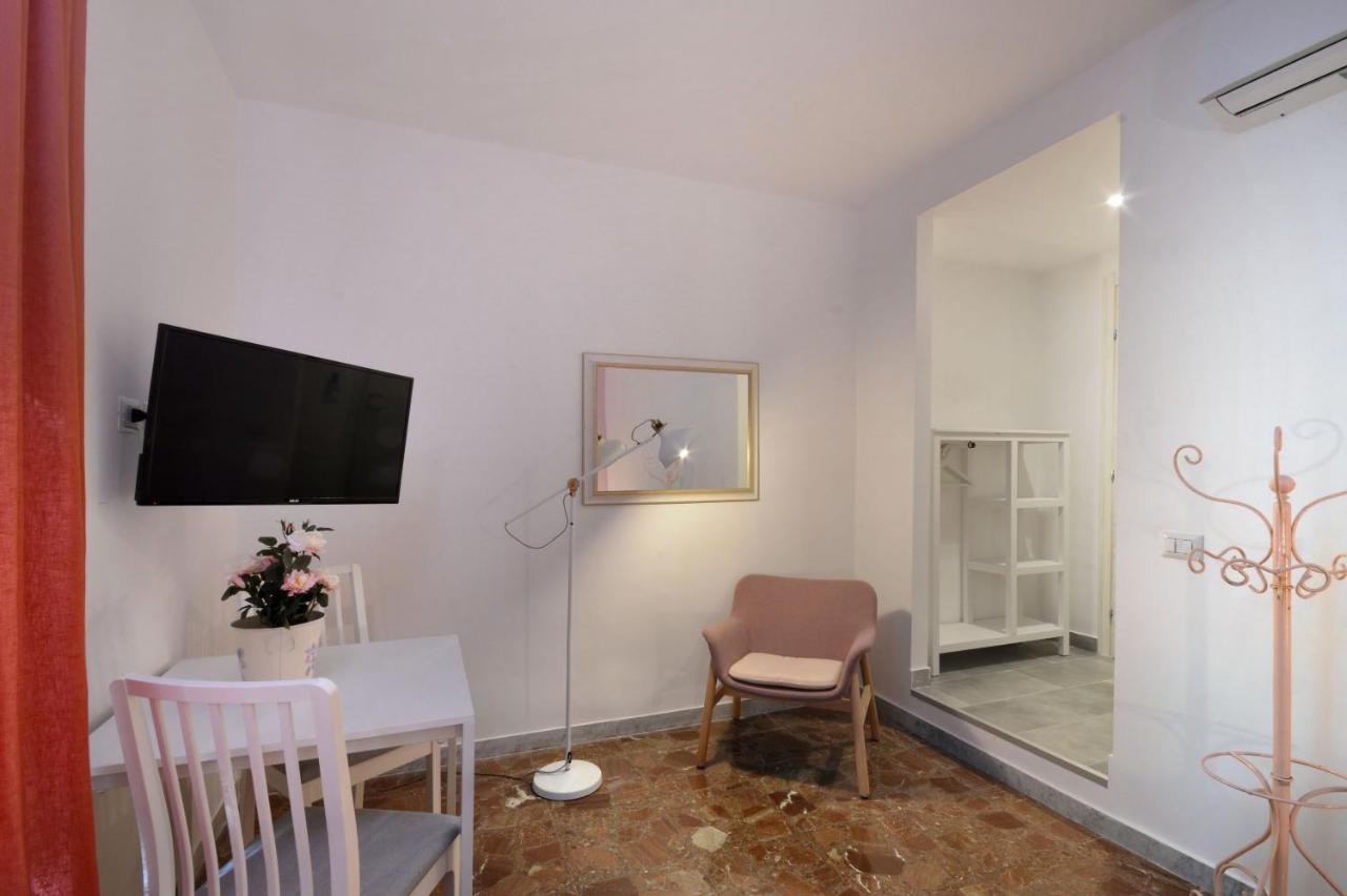La Locanda Dell'Arte-Museo เนเปิลส์ ภายนอก รูปภาพ